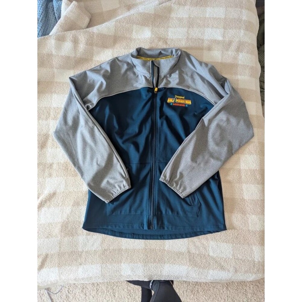 DisneyRun sweater large weekend 2025
